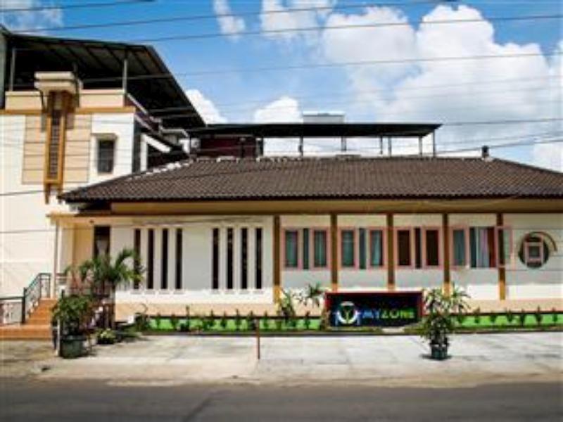 Myzone Homtel Hotel Semarang Buitenkant foto
