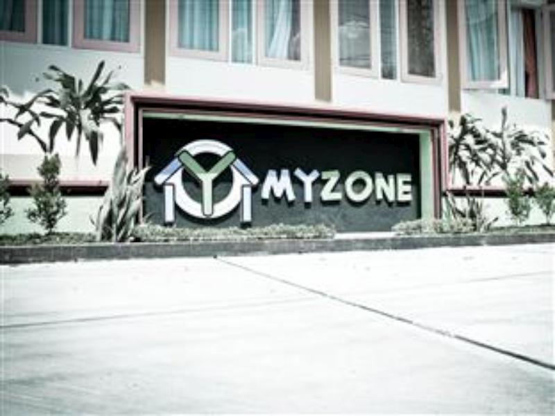 Myzone Homtel Hotel Semarang Buitenkant foto