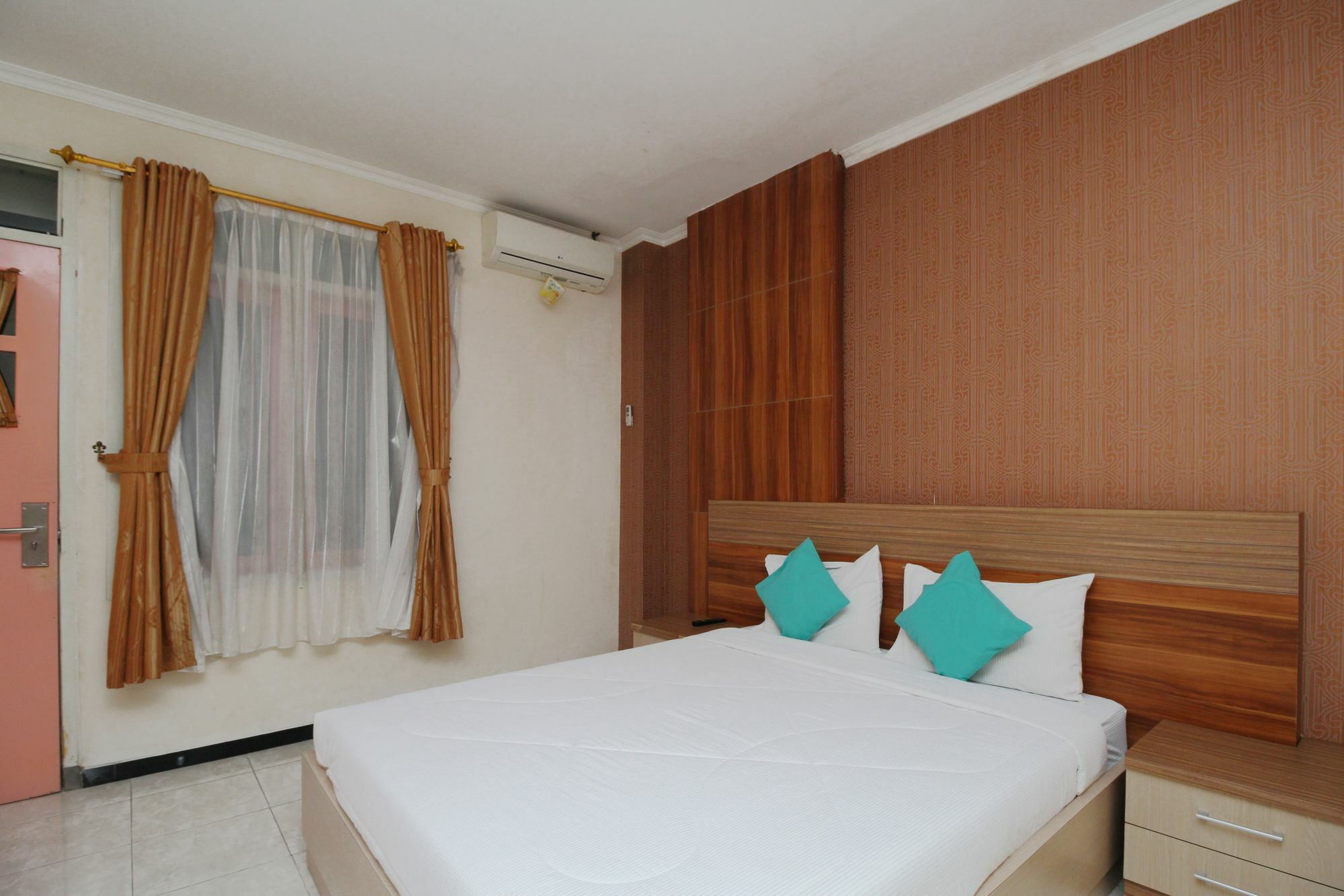 Myzone Homtel Hotel Semarang Buitenkant foto