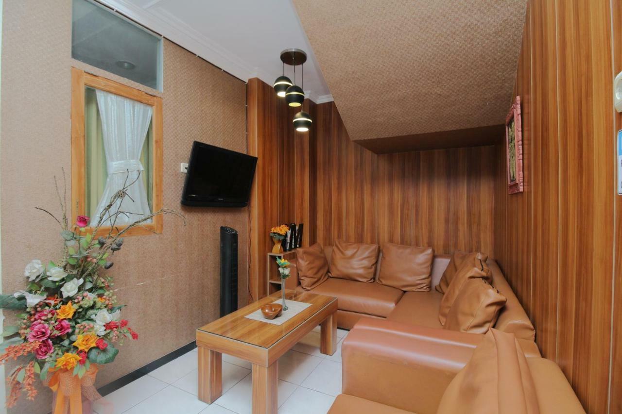 Myzone Homtel Hotel Semarang Buitenkant foto