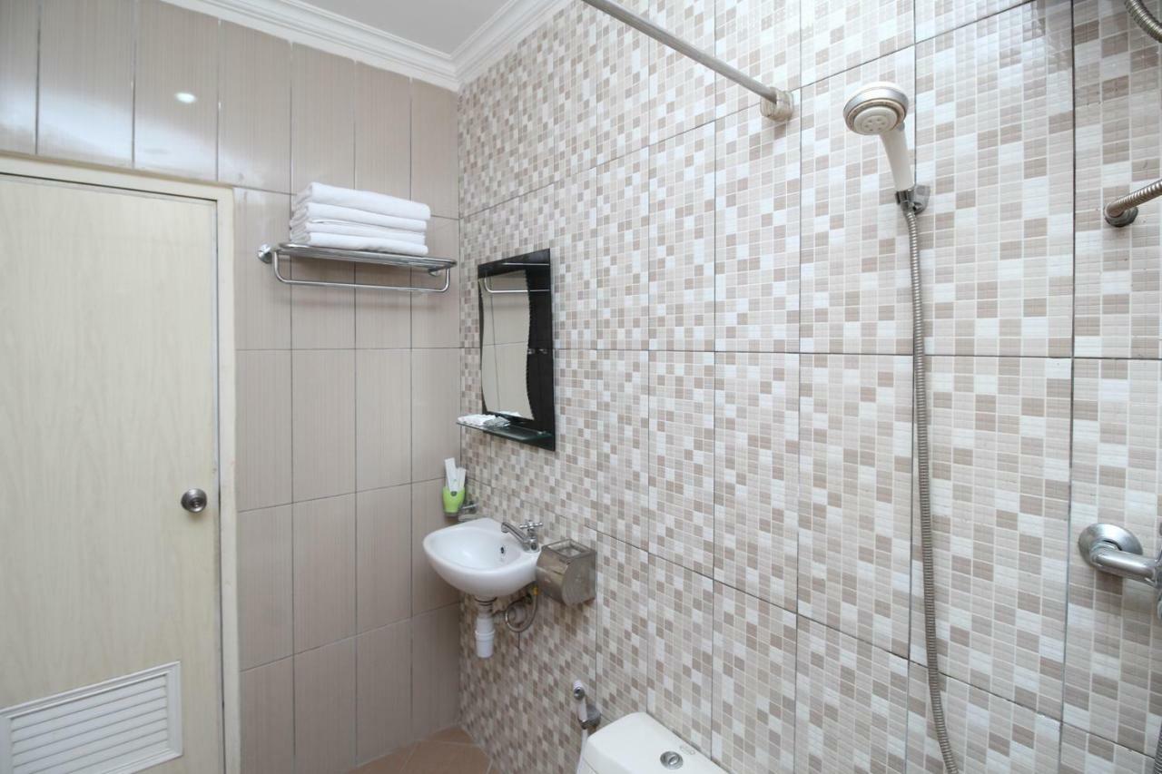 Myzone Homtel Hotel Semarang Buitenkant foto