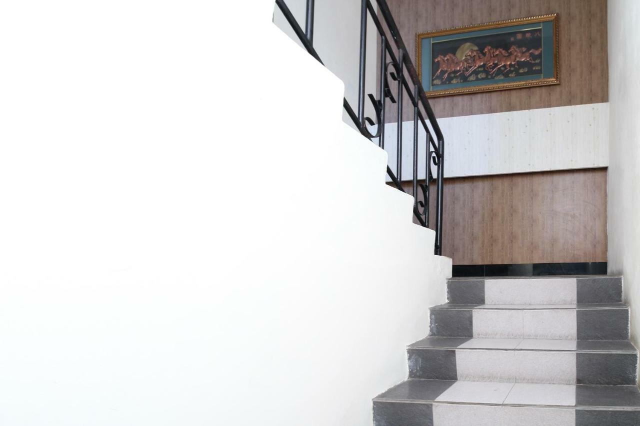 Myzone Homtel Hotel Semarang Buitenkant foto